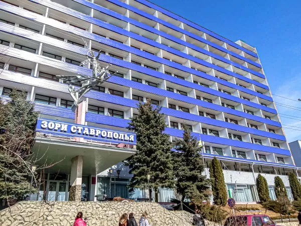 Территория санатория «Зори Ставрополья» в г. Пятигорске - фотография