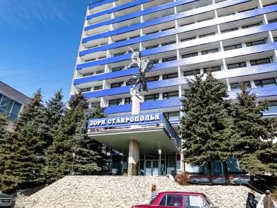 Территория санатория «Зори Ставрополья» в г. Пятигорске - фотография